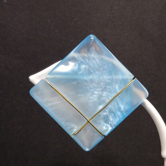 Vintage Blue Moonglow Lucite Square Clip Earrings, Metal Wire Trim, 1960s, 1 In - Picture 2 of 9